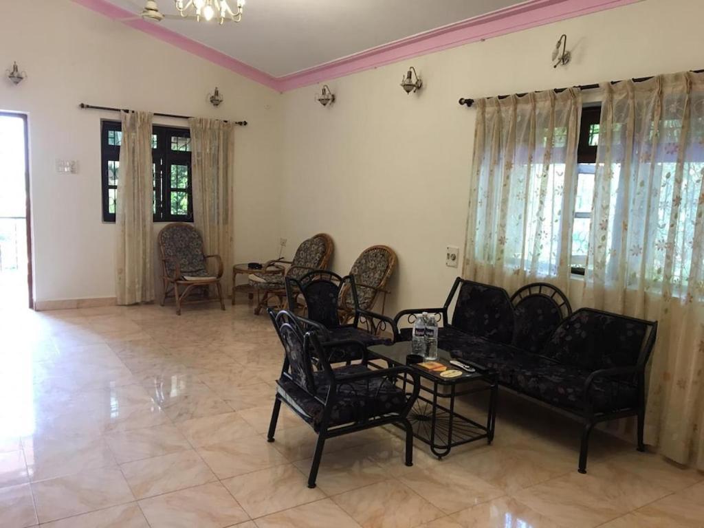 J Valley Candolim Exterior photo